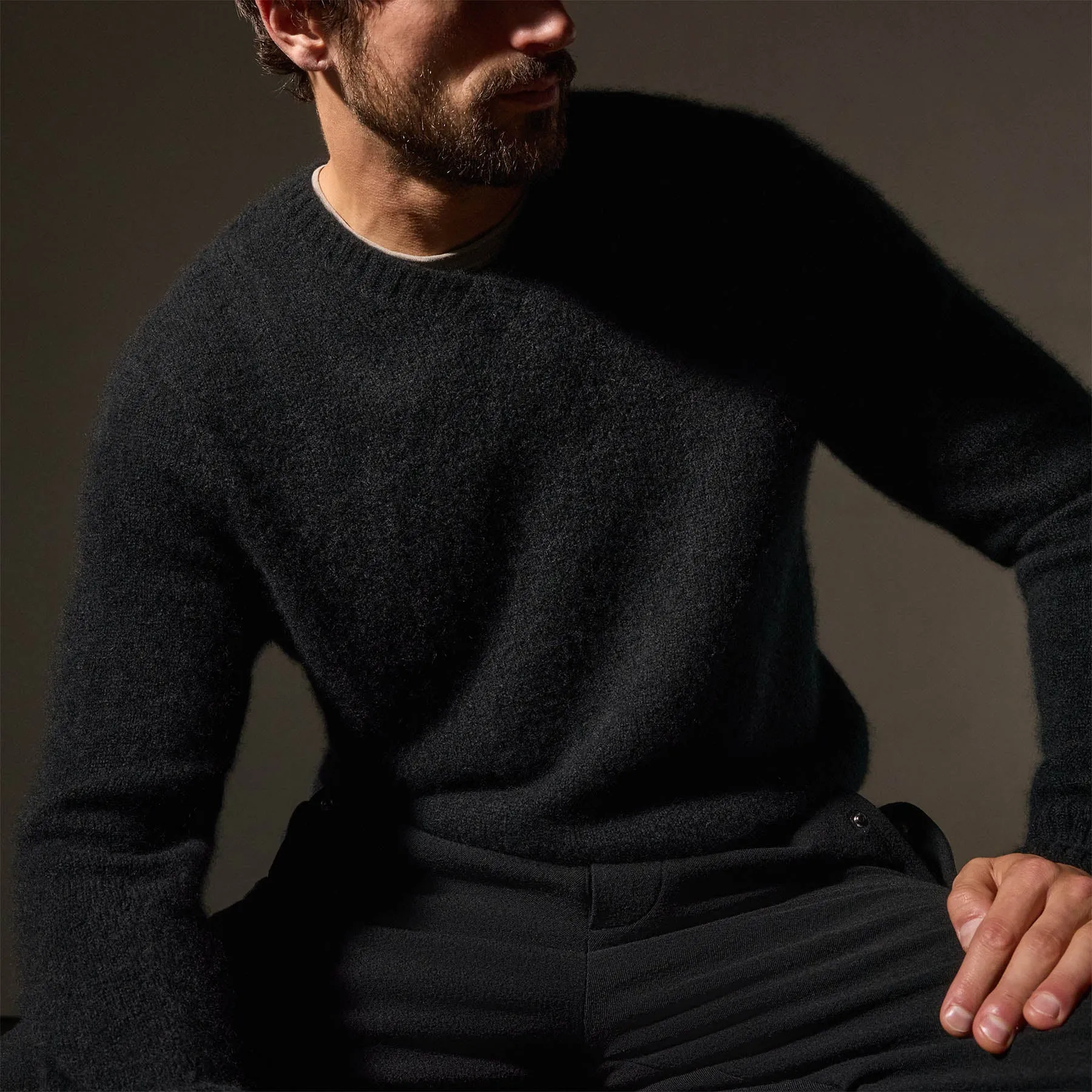 Lightweight Textured Cashmere V-Neck - True Black