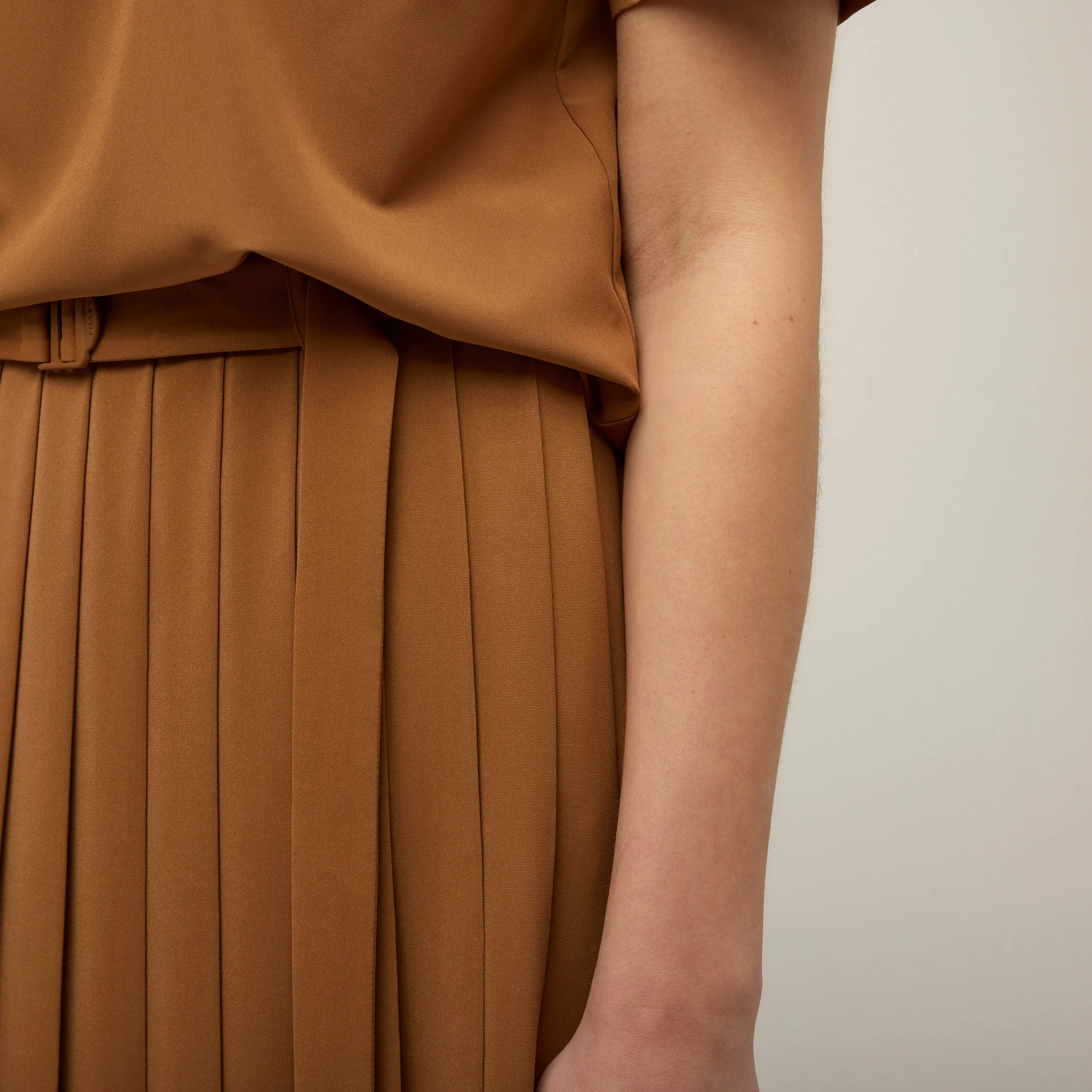 Tech Slk Pleated Skirt