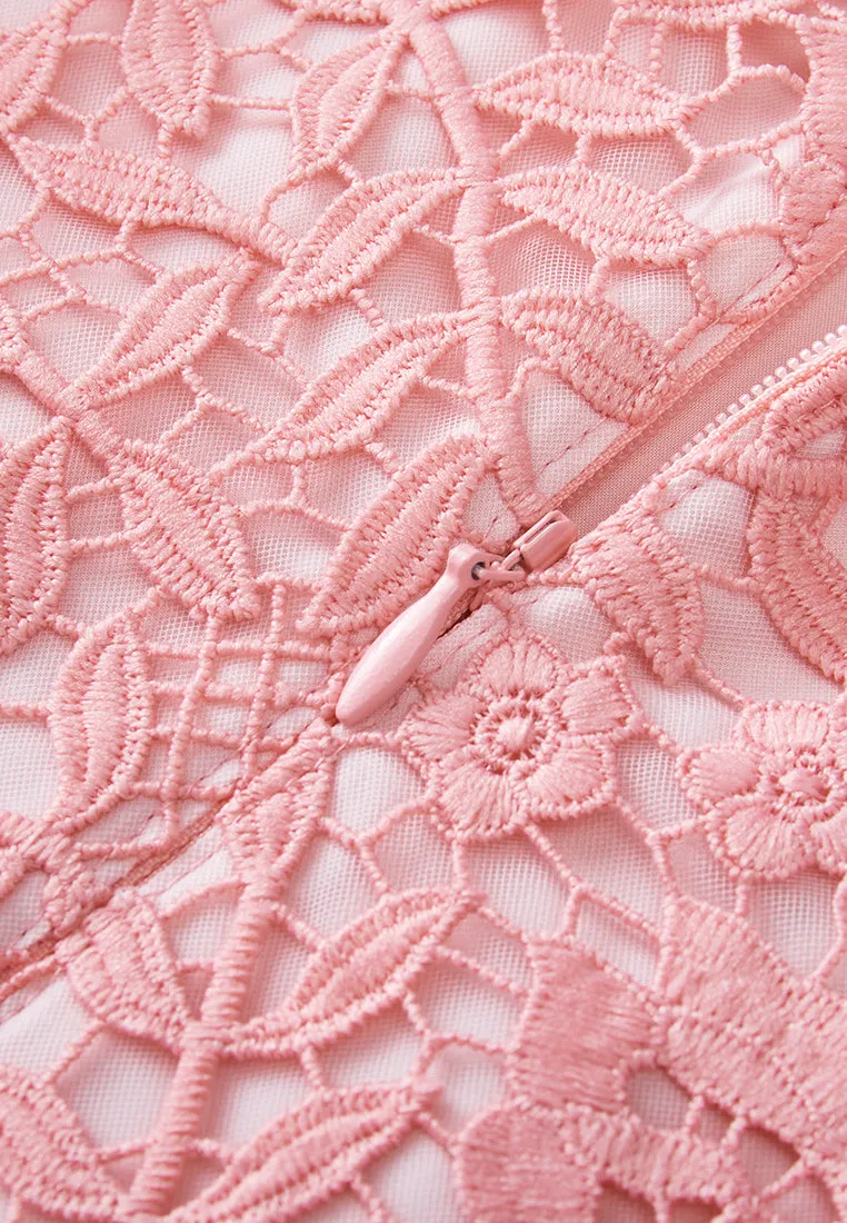 V-Neck Puff-sleeve Slim-cut Lace Dress
